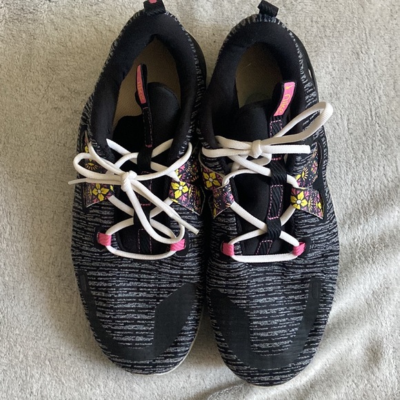 Woman’s size 10 Nike sneakers - Picture 2 of 7